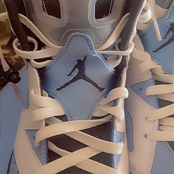 Men Air Jordan 6 Retro”UNC Home”
Size 10 - Picture 10 of 13